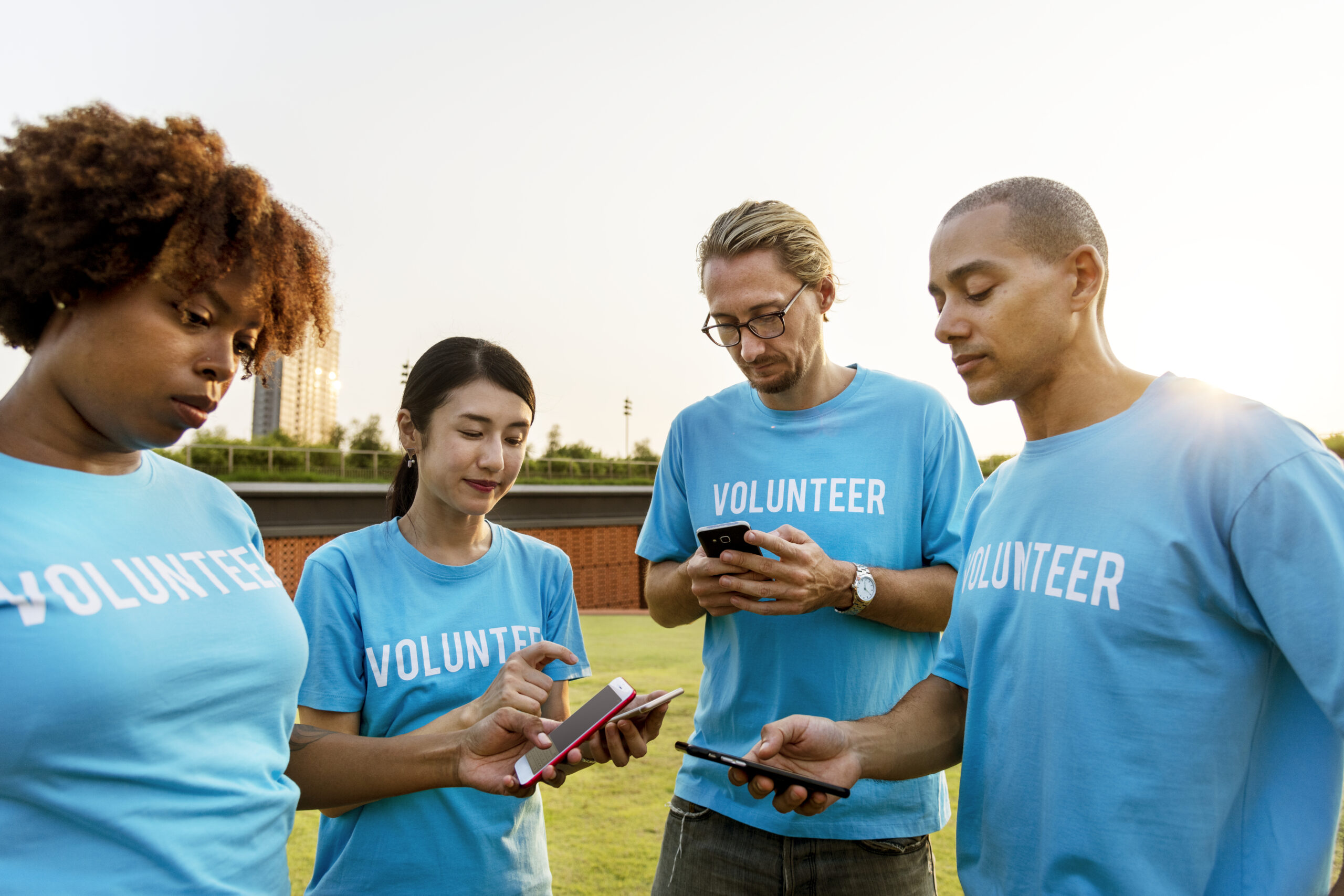 volunteers-posting-social-media